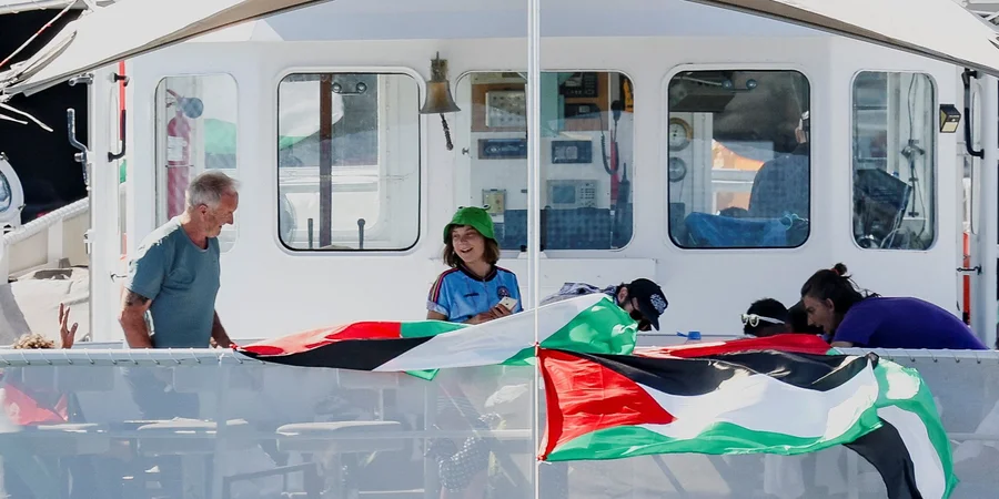 Активістка Ґрета Тунберг чекає відправлення до Гази з Барселони, Іспанія, 1 вересня 2025 року (Фото: REUTERS/Bruna Casas)