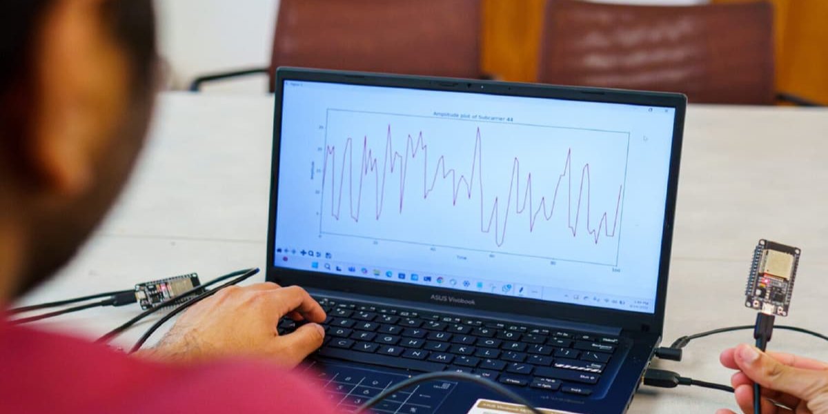 Технологія Pulse-Fi використовує сигнали WiFi для вимірювання частоти серцевих скорочень людини. (Фото: Эрика Кардема/UC Santa Cruz)