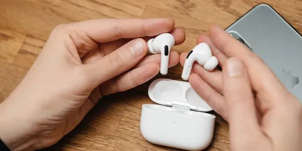 AirPods (Фото: depositphotos.com)