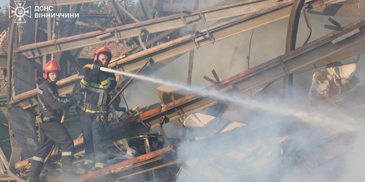 Rescuers extinguish a fire at a civilian industrial facility in Vinnytsia, which was hit by Russia on the night of September 10 (Photo: State Emergency Service)
