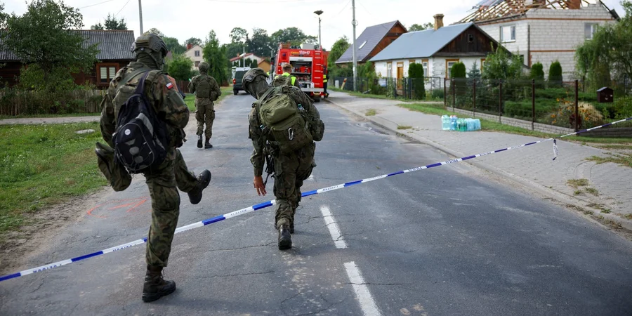 Латвія слідом за Польщею закриває повітряний простір на кордоні з РФ і Білоруссю (Фото: REUTERS/Kacper Pempel)