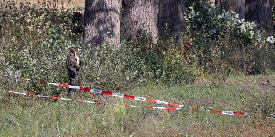 Police at a drone crash site, Poland, Sept. 10, 2025 (Photo: Agencja Wyborcza.pl/Jakub Orzechowski/via REUTERS)