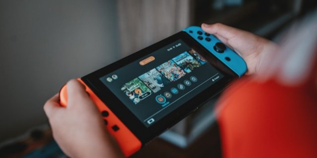 Расследование началось после того, как Amazon и Nintendo обнаружили на платформе пять аккаунтов, которые торговали подделками (Фото: бесплэш)