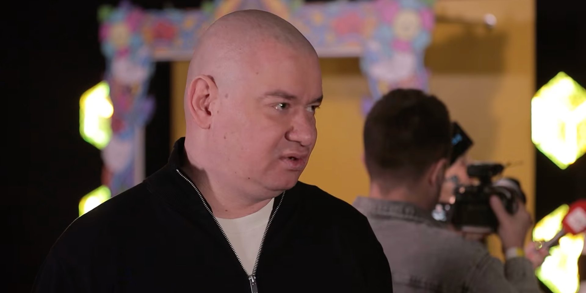 Евгений Кошевой появился на публике с семьей (Фото: Кадр из видео)