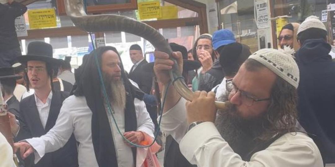 Blowing the Shofar in the tomb of Rabbi Nachman (Photo: Anthony Bartaway)