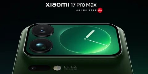 Новинка имеет второй экран на задней панели смартфона (Фото: Сяоми)