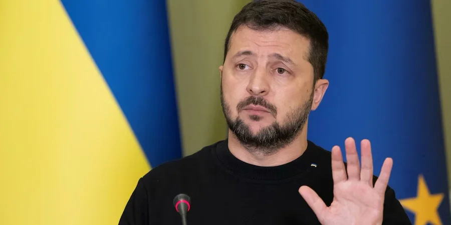 «Не проигрывает, но и не выигрывает». Зеленский оценил ситуацию на фронте и нехватку оружия в Украине