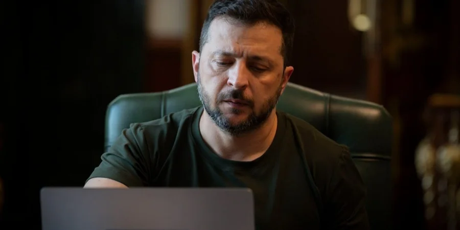 Зеленский поручил увеличить контрактную составляющую в армии