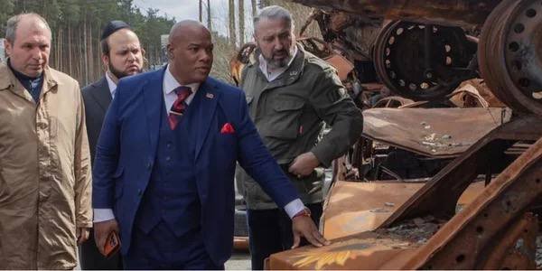 Духовный советник Трампа об&nbsp;ударе&nbsp;РФ по&nbsp;Украине: Такова жизнь, когда твой сосед становится сумасшедшим