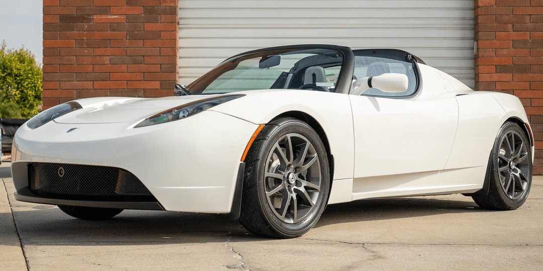 autoblog.com (Фото: Tesla Roadster 2008 года)