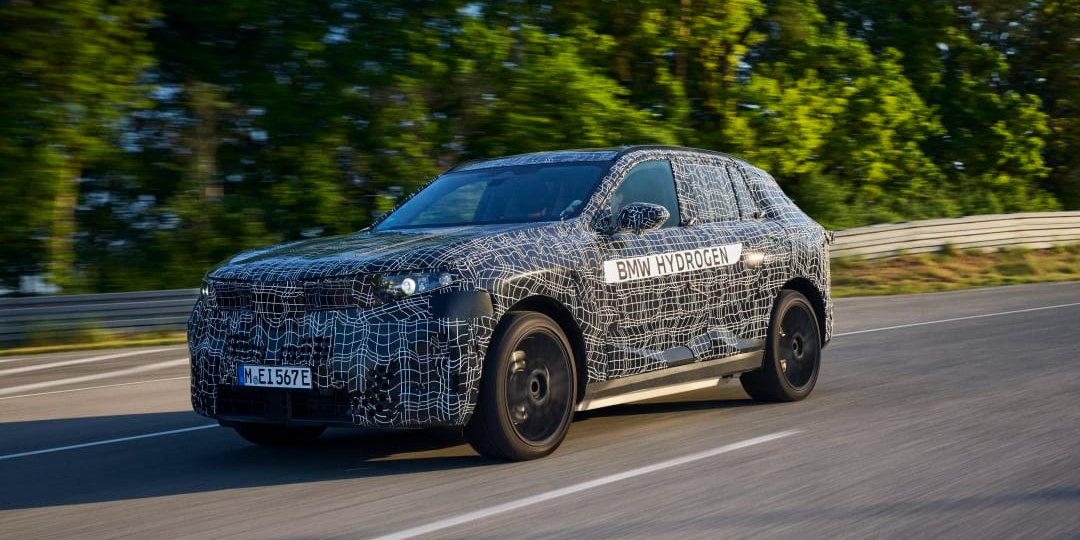 BMW iX5 Hydrogen (Фото: autoblog.com)