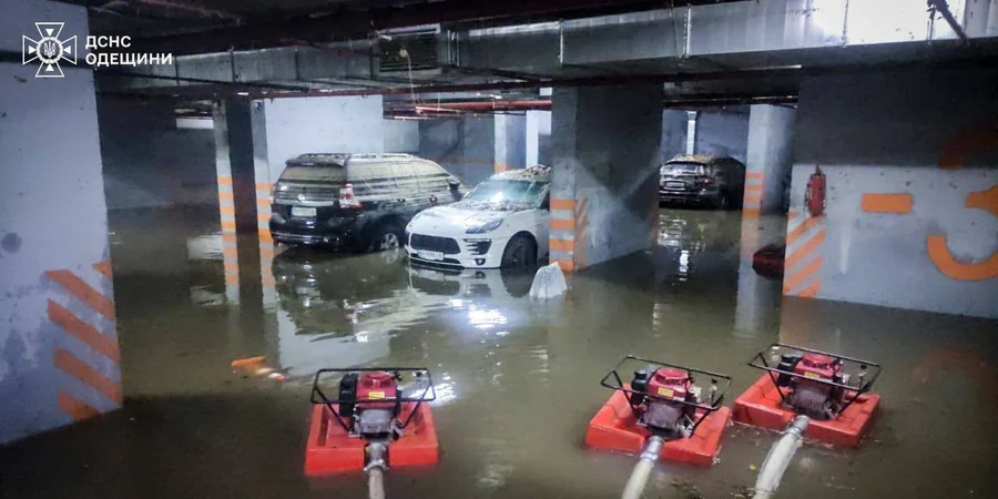 В Одессе завершили поисковые работы после непогоды: 10 погибших, спасены более 380 человек