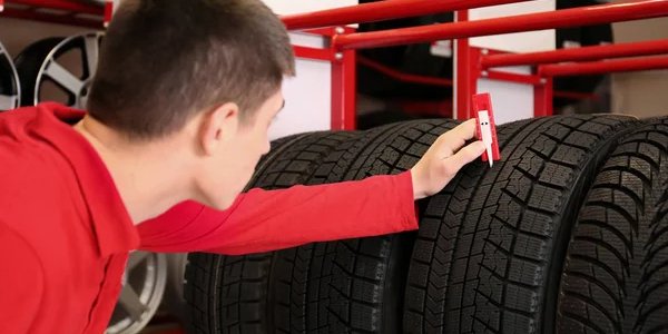 Автомобільні шини (Фото: depositphotos.com)