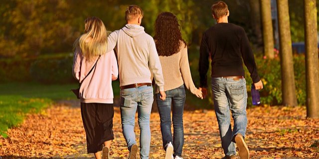 Социальная поддержка в течение жизни способна замедлять биологическое старение на клеточном уровне (Фото: · Pixabay)