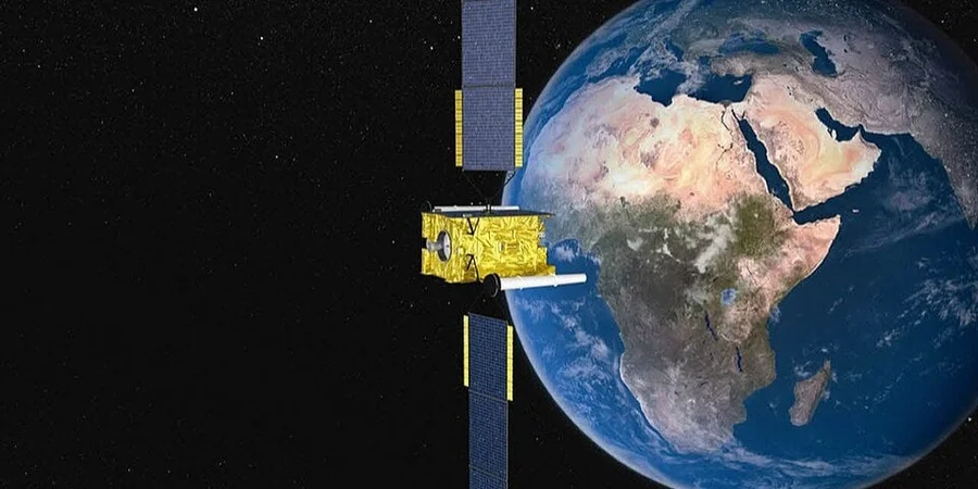 Reflect Orbital запускає тестовий супутник із дзеркалом 18 метрів — ризики для астрономії / NV 3 Комп’ютерне зображення британського супутника Skynet 5D на орбіті (Фото: Міністерство оборони Великої Британії)