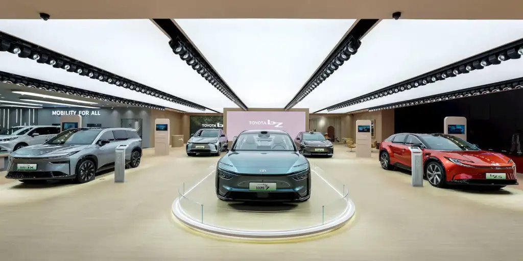 Электромобили Toyota bZ в Китае (Фото: Тойота)