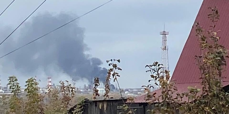 Smoke in the Bashneft-UNPZ area in Ufa, Russia, October 11, 2025 (Photo: Social networks)