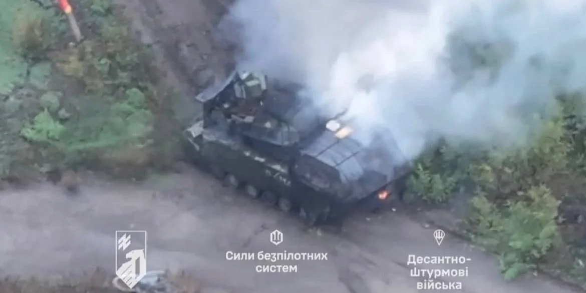 Горить російська техніка (Фото: 1-й корпус НГУ Азов)