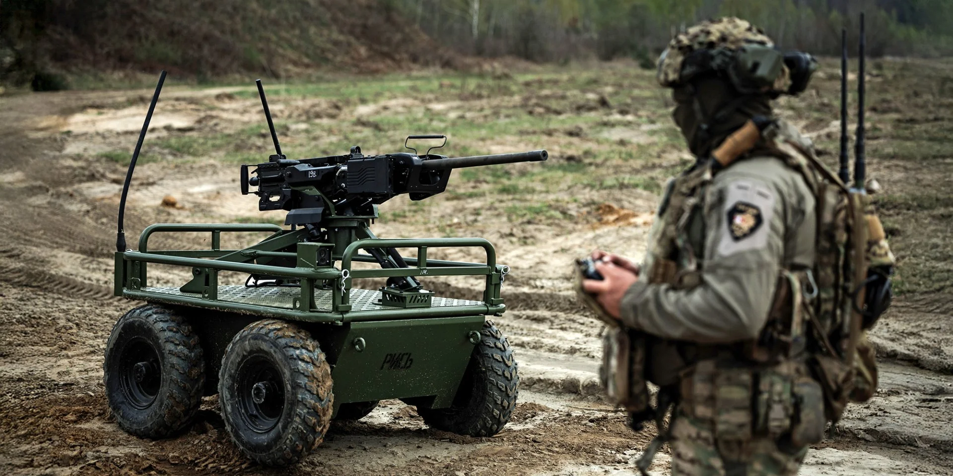 214th Assault Battalion soldiers train on the Ukrainian “Rys Pro” UGV with a remote machine-gun turret (Photo: Serhii Mykhalchuk / Global Images Ukraine via Getty Images)