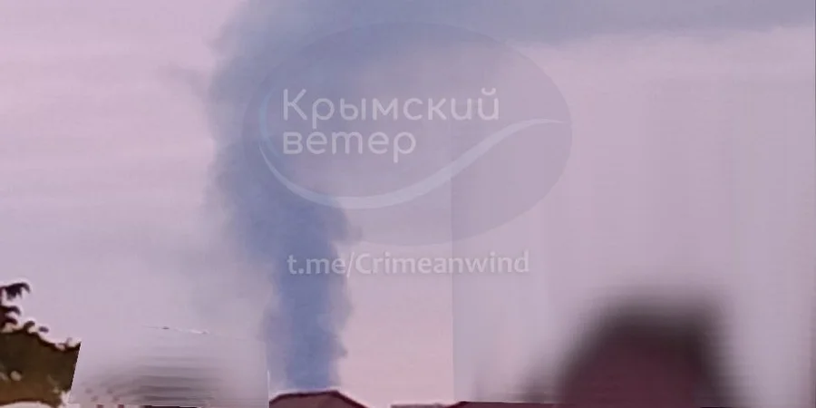 Нефтебазу в Гвардейском в Крыму ночью атаковали дроны, возник масштабный пожар — видео