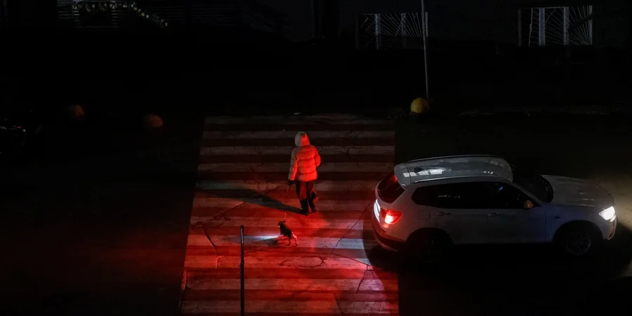 Во многих регионах Украины ввели почасовые отключения света: графики и список