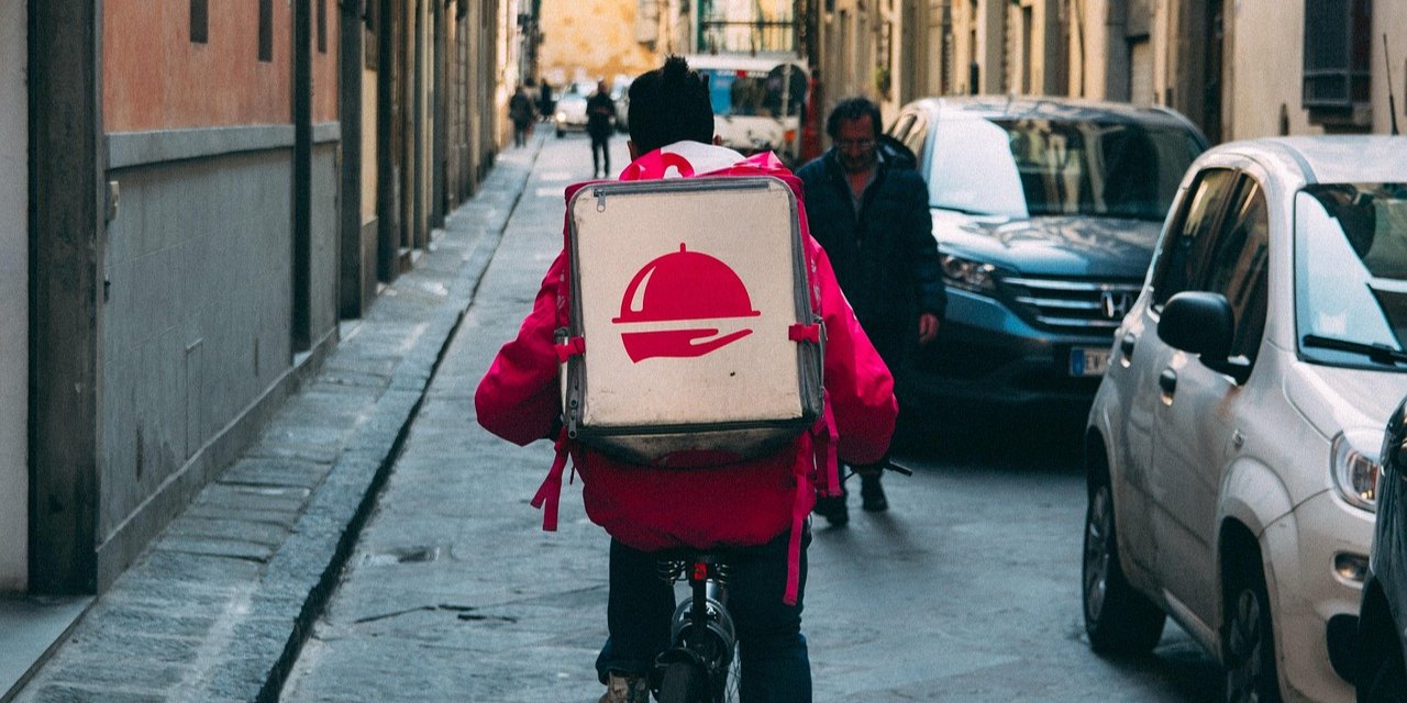 Мужчина два года обманывал службу доставки и покупал бесплатно еду (Фото: KaiPilger/Pixabay)