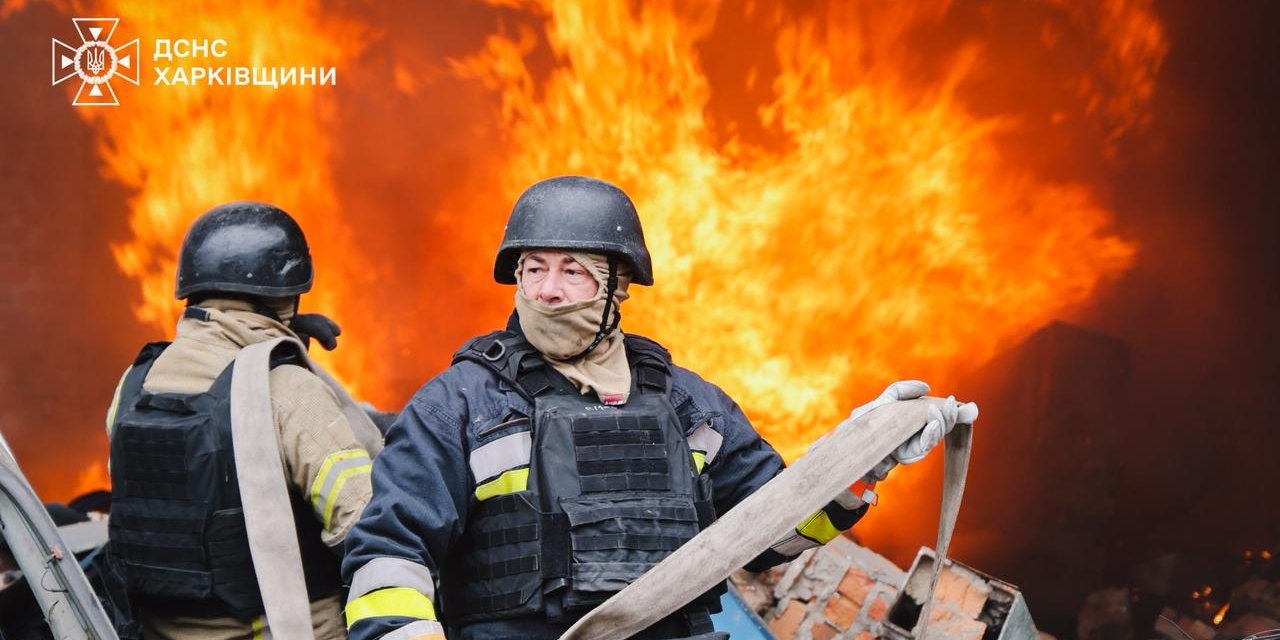 Зафиксировано пять ударов: войска России атаковали КАБами предприятия в&nbsp;Харькове, девять раненых&nbsp;&mdash; фото