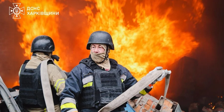 Зафиксировано пять ударов: войска России атаковали КАБами предприятия в Харькове, девять раненых — фото