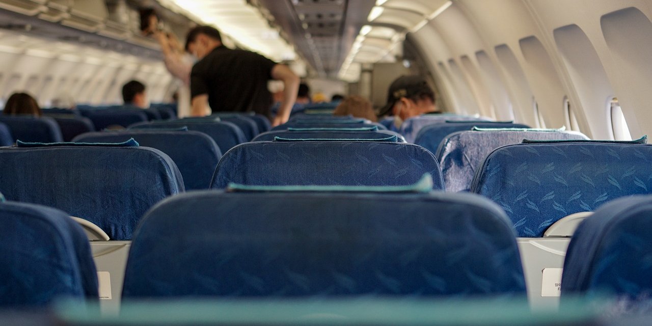 Женщину, которая выпила бутылку вина, не допустили на борт самолета (Фото: juno1412/Pixabay)