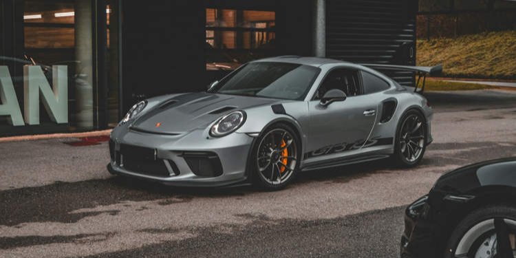 Мужчина поджег свое авто, чтобы получить средства за страхование (Фото: Oddity Central)