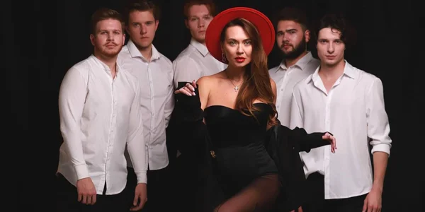 Үлкен латина жопасының порносын қараңыз Үлкен дилдо суреті