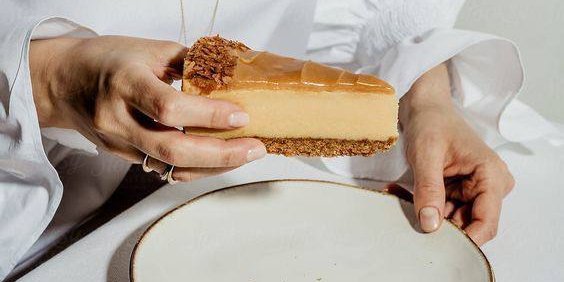 Женщина развелась с мужем из-за того, что тот съел ее чизкейк (Фото: Sabira Alikulieva/Pinterest)