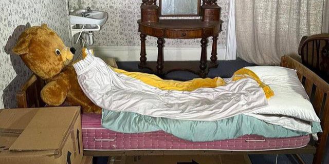 Парень показал заброшенный дом Ирландии (Фото: u/Jamierjob1999/Reddit/скриншот)