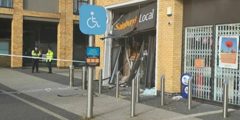 Неизвестные похитили банкомат из магазина (Фото: Liam Miller)