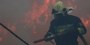 На Одещині внаслідок російського обстрілу виникла пожежа на промисловому об'єкті (ілюстративне фото) (Фото: REUTERS/Nina Liashonok)