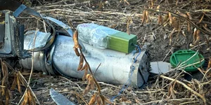 Безпілотник із ПТМ-3 впав у полі на території Сумського району Сумської області (Фото: Поліція Сумської області / Telegram)