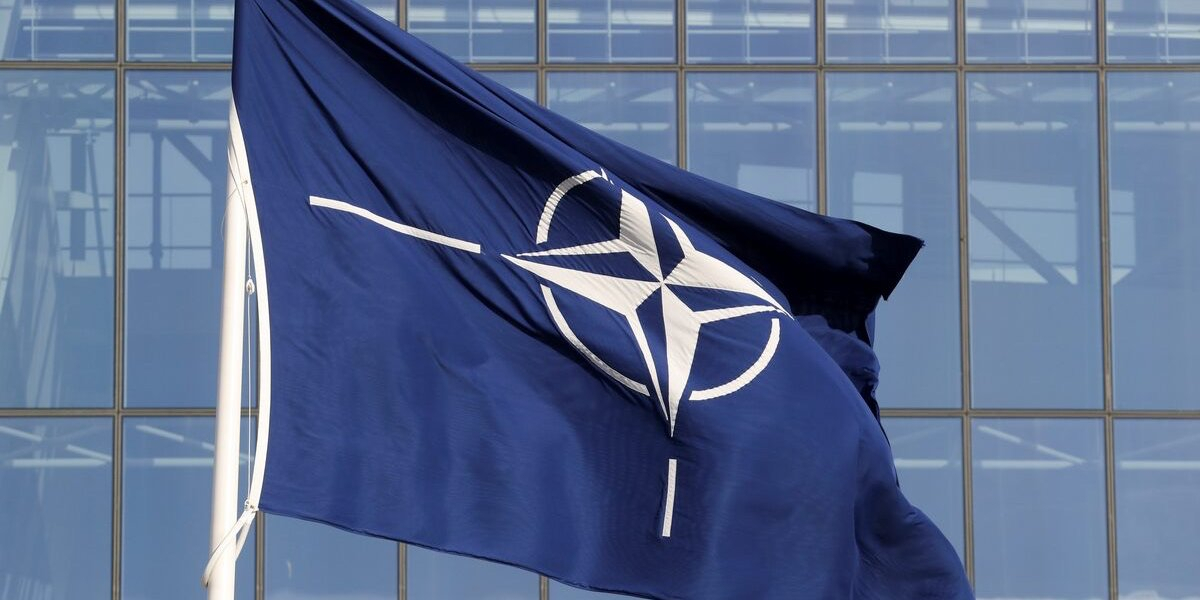 NATO has prepared a 4,400-page defense plan in case of war with Russia. (Photo: REUTERS/Pascal Rossignol)