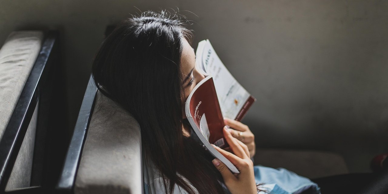 Жінка поділилася життєвими порадами після того, як прочитала 10 книг (Фото: bacnk90/Pixabay)