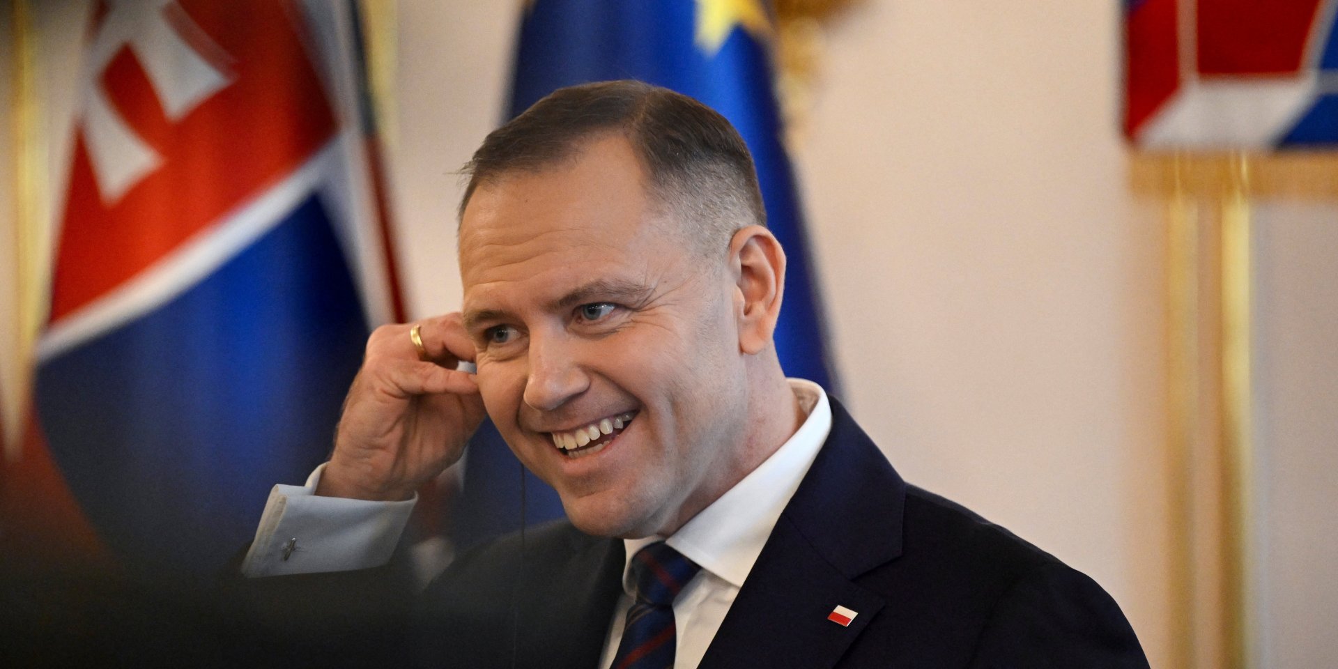 Навроцький заявив, що його країна буде відстоювати інтереси попри допомогу  Україні / NV