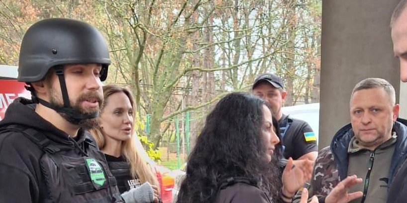 Анджелина Джоли посетила ТЦК — Видео и что известно о скандале с охранником  / NV