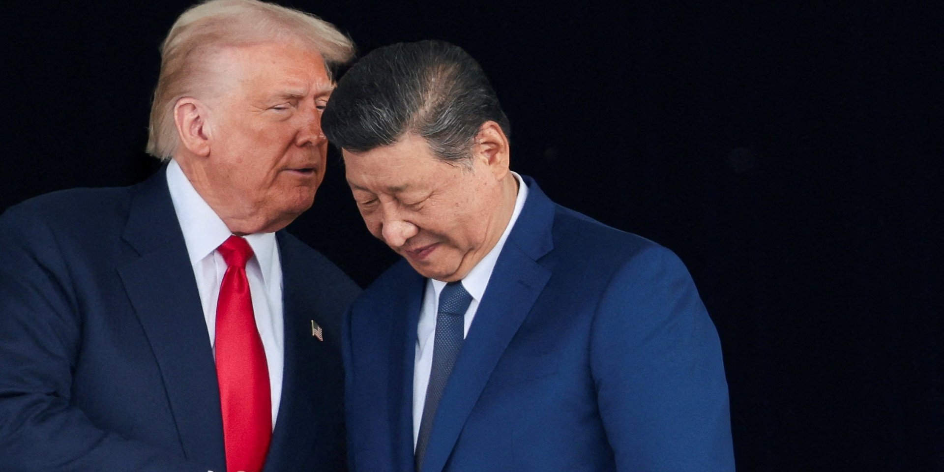 Президент США Дональд Трамп і президент Китаю Сі Цзіньпін на зустрічі у Південній Кореї 30 жовтня 2025 року (Фото: REUTERS/Evelyn Hockstein)