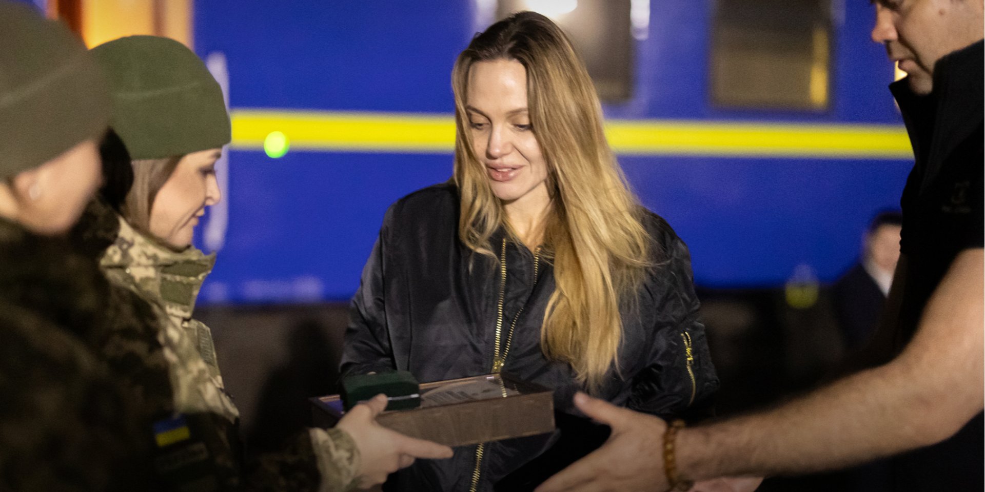 Прикордонники подякували Анджеліні Джолі за приїзд до України (Фото: ДПСУ)