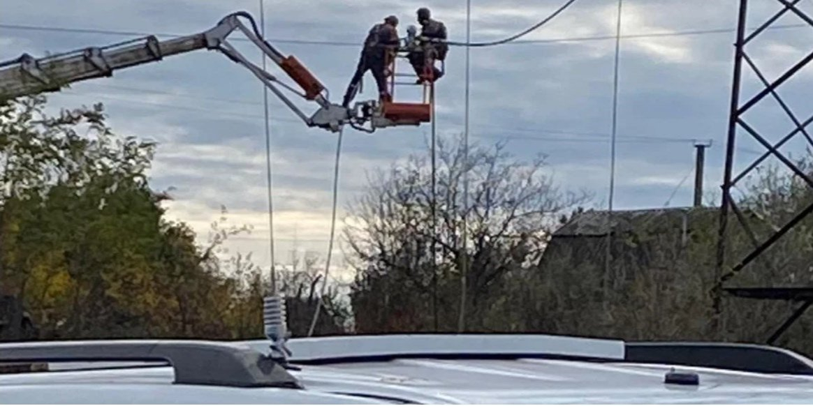 High-voltage line repairs (Photo: International Atomic Energy Agency / Twitter)