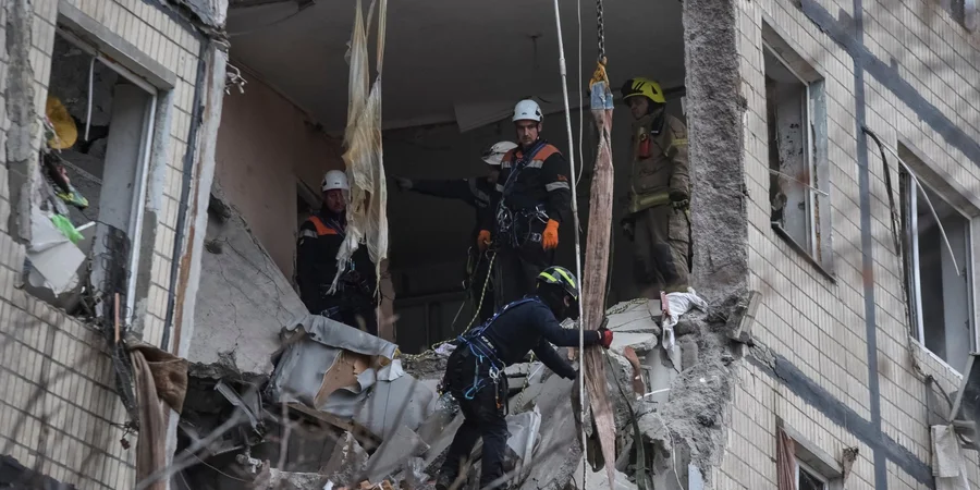 Массированная атака на энергообъекты: Россия ударила более 500 ракетами и дронами, в Днепре 2 погибших, Кременчуг без света и отопления — онлайн