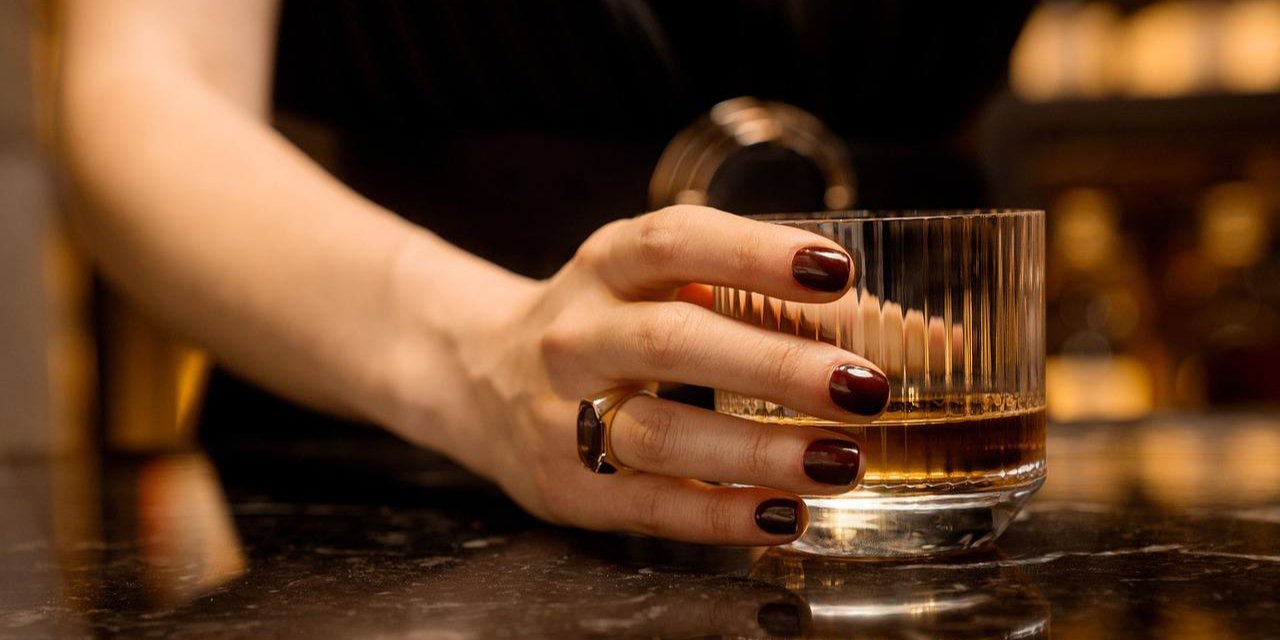 Женщина поделилась неудачным свиданием в соцсетях (Фото: OurWhiskyFoundation/Pixabay)