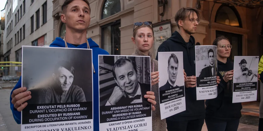 У Барселоні українські активісти протестували проти виступу російського балету (Фото: Надано організаторами протесту)