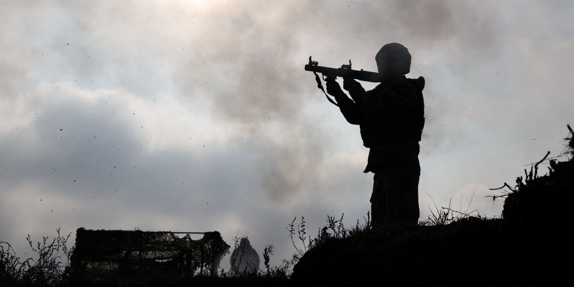 Український військовослужбовець проходить військові навчання поблизу лінії фронту (Фото: Ukrainian Armed Forces/Handout via REUTERS)