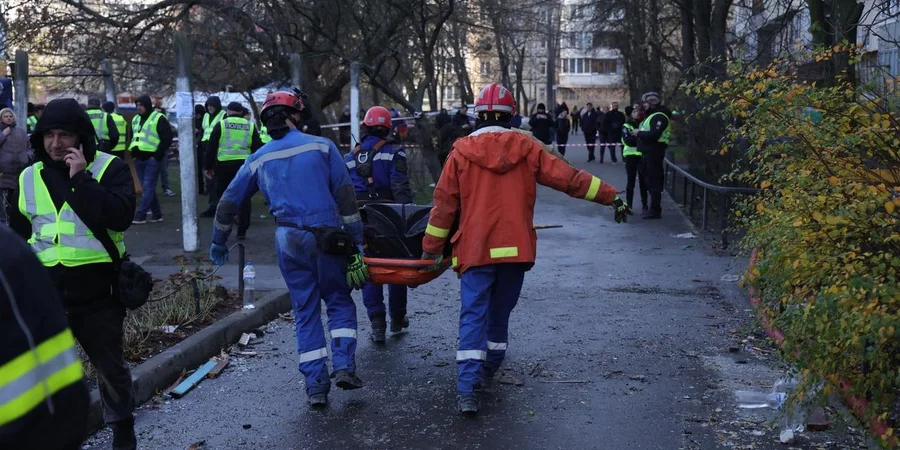 В Киеве количество погибших в результате ночной атаки РФ увеличилось до шести, более 30 человек ранены