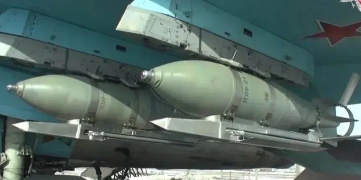 Російська авіабомба ФАБ-500 з прикріпленим модулем УМПК (Фото: Минобороны РФ)
