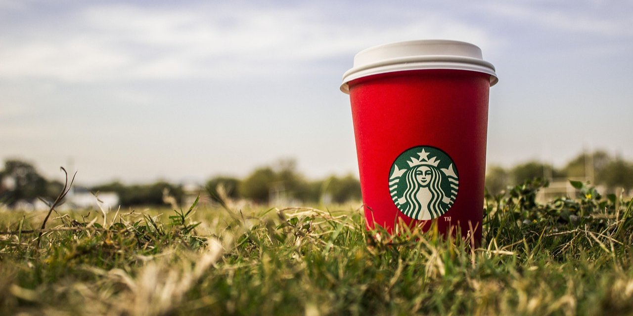 Мер Нью-Йорка приєднався до страйкуючих бариста Starbucks (Фото: REUTERS/Jeenah Moon)